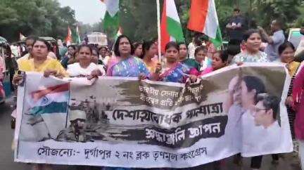 ফরিদপুর দুর্গাপুর: দেশাত্মবোধক শ্রদ্ধাঞ্জলি জ্ঞাপন করতে দু নম্বর ব্লক তৃণমূল কংগ্রেসের সিটি সেন্টারে পদযাত্রা, উপস্থিত সাংসদ ও মন্ত্রী