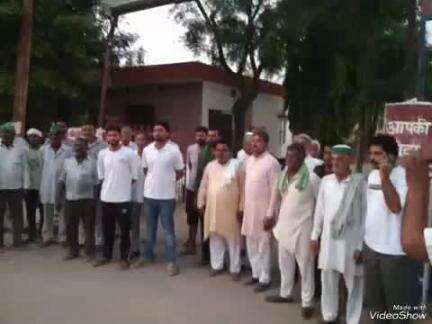 नकुड: कलसी में धरने दे रहे किसानों को पुलिस ने हिरासत में लिया, किसानों ने थाने का किया घेराव
