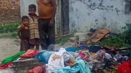 केसरिया: फुलतकेया गांव में शार्ट सर्किट से एक घर में अचानक आग लग गई, पीड़ित का सारा सामान जलकर हुआ नष्ट