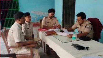 बनमा इटहरी: प्रखंड थाने में एसडीपीओ ने अंकित विशेषकांडों की समीक्षा की, दिए निर्देश