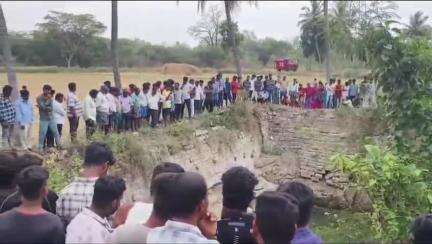 ఈతకు వెళ్లి కలికిరి జేఎన్టీయూ కళాశాల ఇంజినీరింగ్ ప్రధమ సంవత్సర విద్యార్థి మృతి
