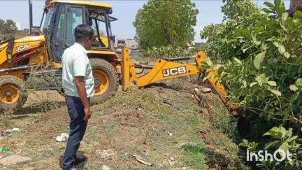 सिवनी मालवा: बाढ़ से बचाव के लिए नगरपालिका करेगी नालों का गहरीकरण, 15 वार्डों में जेसीबी से सफाई शुरू