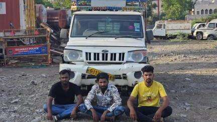 ગાંધીધામ: બી ડિવિઝન પોલીસે મીઠીરોહર વિસ્તારમાથી થયેલ લોખંડની પ્લેટો ચોરીનો ભેદ ઉકેલી  ત્રણ આરોપીઓની ધ૨પકડ ક૨ી
