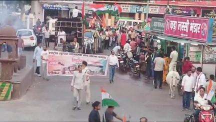 पन्ना: पन्ना में 'सेना के सम्मान में हम खड़े मैदान में' नारे के साथ विशाल तिरंगा यात्रा निकाली गई