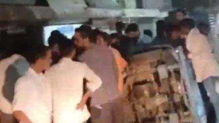 सागर नगर: मोतीनगर चौराहे के पास पेट्रोल पंप के सामने तेज रफ्तार ई-ऑटो पलट गया