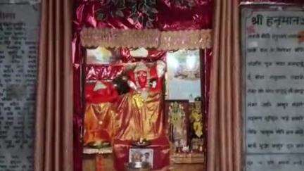 सुल्तानपुर: सुल्तानपुर के कूड़ेभार बाजार में हनुमान गढ़ी में मंगलवार और शनिवार को भक्तों की रहती है भीड़