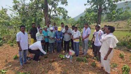 चक्रधरपुर: दड़कादा गांव में प्राथमिक स्वास्थ्य केंद्र भवन निर्माण का भूमि पूजन, विधायक प्रतिनिधि और झामुमो प्रखंड अध्यक्ष रहे मौजूद