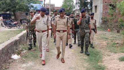 वज़ीरगंज: दखिन गांव में पिता और पुत्र की हत्या के मामले में एसएसपी ने किया घटनास्थल का निरीक्षण