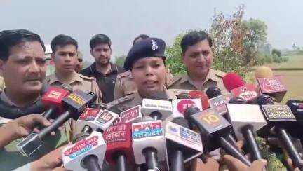मुजफ्फरनगर:-पुलिस और बदमाशों के बीच मुठभेड़,गोलीकांड का आरोपी अमन घायल,युवक को मारी थी अमन ने गोली।
#mujaffarnagar