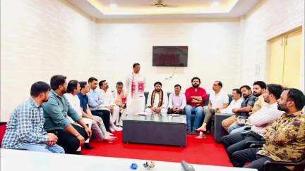 सागर: भाजपा जिला अध्यक्ष ने जिला कार्यालय में आगामी कार्यक्रमों की रूपरेखा तय करने के लिए पदाधिकारियों के साथ बैठक की