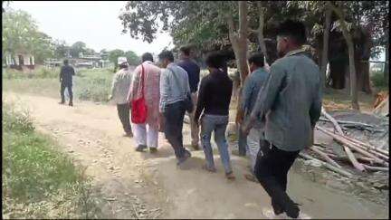 केवटी रनवे: ज्ञान स्थान में महादलित टोला का धरना समाप्त, स्कूल भवन, सड़क और आवास की मांग को लेकर मियां ने दिया आश्वासन
