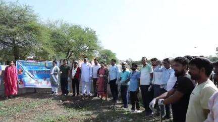 नीमच नगर: ग्वालटोली तालाब को और गहरा बनाने के लिए जन-जन ने जल संवर्धन अभियान में श्रमदान किया