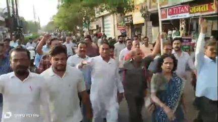 नीमच नगर: उप मुख्यमंत्री के बयान पर कांग्रेस का विरोध, नीमच में पुतला फूंका