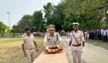 पूर्णिया पूर्व: पूर्णिया जिला बल के चालक हवलदार का कर्त्तव्य के दौरान सड़क दुर्घटना में निधन, पूर्णिया एसपी ने दी श्रद्धांजलि