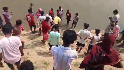 অন্ডাল: দামোদর নদীতে অন্ডালের কুটি ডাঙ্গা ঘাটে স্নান করতে নেবে দুজন জলে তলিয়ে মৃত্যু, ময়না তদন্তে দুর্গাপুর মহকুমা হাসপাতাল