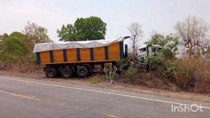 बिछिया: नेशनल हाईवे 30 पर अंजनिया घाट के पास बेकाबू ट्रक सड़क से उतरा, कोई हताहत नहीं