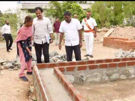 பல்லடம்: பொங்கலூர் வட்டாரத்தில் மேற்கொள்ளப்பட்டு வரும் வளர்ச்சித் திட்ட பணிகள் குறித்து மாவட்ட கலெக்டர் நேரில் ஆய்வு செய்தார்