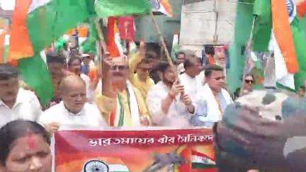 শ্রীরামপুর-উত্তরপাড়া: ভারতীয় জনতা পার্টি শ্রীরামপুর সাংগঠনিক জেলা অফিস থেকে মাহেশ পেট্রোল পাম্প পর্যন্ত তিরঙ্গা যাত্রা