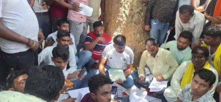 तोपचांची: डुमरी विधायक जयराम महतो ने मानटांड में जनता दरबार लगाया, लोगों ने अपनी समस्याएं बताईं
