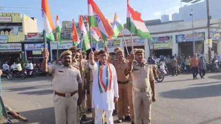 ઉપલેટા: ઉપલેટા શહેરના મુખ્ય માર્ગો પર રાષ્ટ્રીય એકતા સમિતિ દ્વારા તિરંગા યાત્રા યોજવામાં આવી
