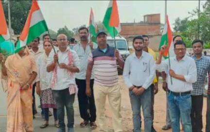 सूरजपुर: भाजपा ग्रामीण मंडल ग्राम बसदेइ में सेना के सम्मान में निकाली गई तिरंगा यात्रा