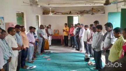 सोनो: सड़क दुर्घटना में मृत बेंजामिन हेंब्रम को बीआरसी के सभागार में शिक्षा सेवकों ने दी श्रद्धांजलि