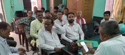 पुपरी: चोरौत स्थित प्रखंड प्रमुख कार्यालय में प्रखंड उर्वरक निगरानी समिति की बैठक प्रमुख विभा राउत की अध्यक्षता में अयोजित