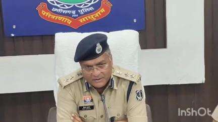 धमधा: दुर्ग एसपी विजय अग्रवाल ने शुक्रवार को 14 आरक्षकों को लाइन अटैच किया