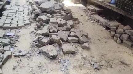 साढौरा: कस्बा सढौरा में कच्चा मेन बाजार वाली उखड़ी हुई गली का नहीं उठाया मटेरियल, दुकानदारों को हो रही है परेशानी #jansamasya