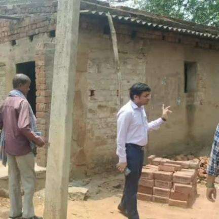 चांडिल: चिलगु पंचायत क्षेत्र में उप विकास आयुक्त ने विभिन्न योजनाओं का स्थल निरीक्षण किया