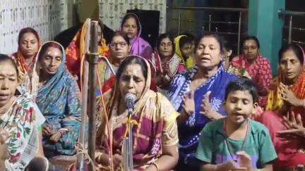 রাজনগর: দুর্যোগপূর্ণ আবহাওয়ার পরও রাজনগরের গড়দরজা গ্রামে অহোরাত্রি হরিনাম সংকীর্তনে মাতালেন এলাকাবাসী