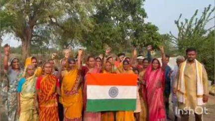 कांकेर: ग्राम बनसागर में भाजपा कार्यकर्ताओं ने सेना के समर्थन में तिरंगा यात्रा निकाली