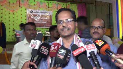 ଅନୁଗୋଳ: ଟାଉନ ହଲରେ ଆର୍ଟ ଅଫ ଗିଭିଂ କାର୍ଯ୍ୟକ୍ରମରେ ଯୋଗଦେଇ ପ୍ରତିକ୍ରିୟା ରଖିଲେ ଅତିରିକ୍ତ ଜିଲ୍ଲାପାଳ