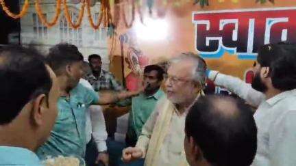 शाहजहांपुर: वित्तमंत्री सुरेश कुमार खन्ना ने खिरनी बाग रामलीला ग्राउंड व ओसीएफ में लगी नुमाइश का फ़ीता काटकर शुभारंभ किया