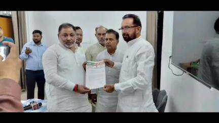 रसड़ा: रसड़ा चीनी मिल चालू कराने की मांग को लेकर पूर्व विधायक ने परिवहन मंत्री दयाशंकर सिंह को सौंपा ज्ञापन