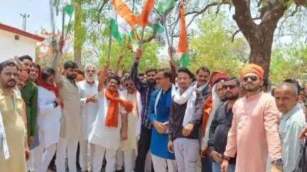 गुनौर: महेबा ग्राम में गुनौर विधायक के नेतृत्व में निकाली गई तिरंगा रैली