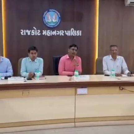 રાજકોટ પશ્ચિમ: મનપાનીસંકલનબેઠકમાં રમેશટીલાળાએ પ્રાણી રંજાડ,બાંધકામશાખાનેલગતાપ્રશ્નોરજૂકર્યા, મનપા કમિશ્નરનોતમામ સમસ્યાત્વરિતઉકેલવા આદેશ