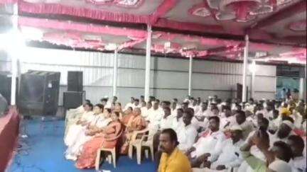 ಬಸವನ ಬಾಗೇವಾಡಿ: ಪಟ್ಟಣದ ಗವಿಮಠದ ಕಲ್ಯಾಣ ಮಂಟಪದಲ್ಲಿ ಬ್ಲಾಕ್ ಕಾಂಗ್ರೆಸ್ ಕಾರ್ಯಕರ್ತರ ಪೂರ್ವಭಾವಿ ಸಭೆಗೆ ಚಾಲನೆ ನೀಡಿದ ಸಚಿವರು