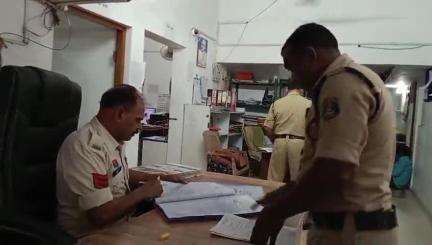 नरहरपुर: हादसे में व्यक्ति की मौत मामले को लेकर नरहरपूर थाना क्षेत्र अंतर्गत चालक के खिलाफ दर्ज की गई रिपोर्ट
