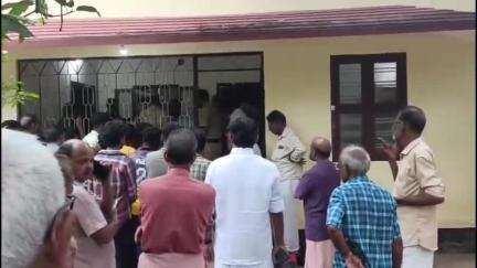ചാവക്കാട്: വടക്കേക്കാട് ഞമനേങ്ങാട് യുവാവിനെ കിടപ്പുമുറിയിൽ തൂങ്ങിമരിച്ച നിലയിൽ കണ്ടെത്തി
