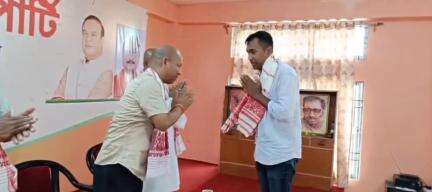 বঙাইগাঁও ভাগ: বৰপাৰাস্থিত বিজেপি জিলা কাৰ্যালয়ত পঞ্চায়ত নিৰ্বাচনত জয়ী হোৱা প্ৰাৰ্থীসকলক সম্বৰ্ধনা জ্ঞাপন কৰে জিলা সভাপতিয়ে