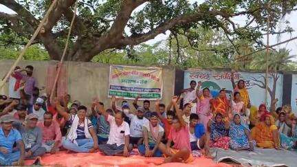 महागामा: महागामा नगर पंचायत में सफाई कर्मियों की अनिश्चितकालीन हड़ताल आज तीसरे दिन भी जारी