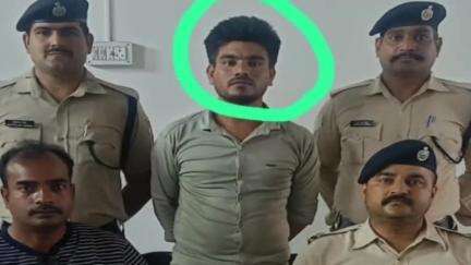 जरीडीह: जैनामोड़: बैंक ऑफ बड़ौदा के पास अवैध ई-टिकट बुकिंग करते युवक गिरफ्तार, कई चीजें बरामद