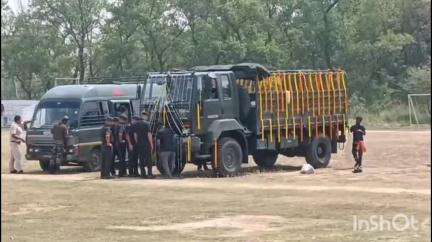 नवादा: नवादा के पुलिस लाइन में कमी व नेताओं ने शहीद मनीष कुमार को श्रद्धांजलि दी