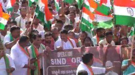 માંડવી: કીમ ચારરસ્તા નજીક ભાજપ દ્વારા તિરંગા યાત્રા યોજવામાં આવી.