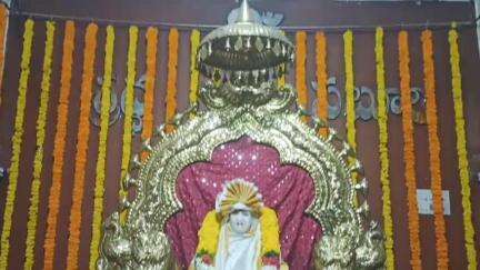 కనిగిరి: పట్టణంలోని శ్రీ షిరిడి సాయిబాబా ఆలయంలో బాబా మహా కుంభాభిషేక కార్యక్రమంలో భాగంగా వైభవంగా చండీ హోమం