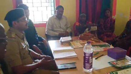 बतौली: बतौली तहसील के बालमपुर में सीतापुर पुलिस ने लगाया चलित थाना, ग्रामीणों को जागरूक करते हुए दी कानून की जानकारी