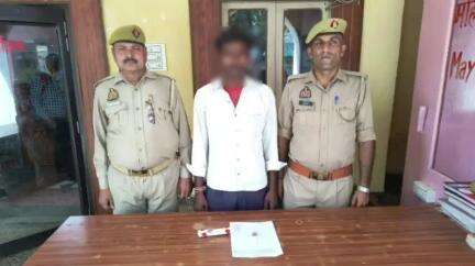 शाहाबाद: कोतवाली शाहबाद पुलिस ने अफगानान मोहल्ले से एक युवक के कब्जे से अवैध चाकू बरामद कर कोर्ट में पेश किया, युवक जेल