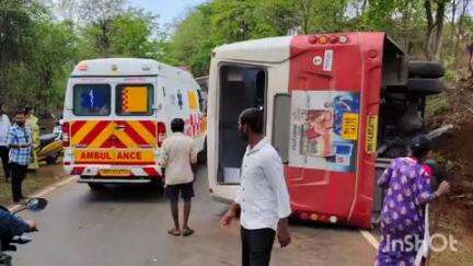 महाड: महाड जवळ एसटी बस पलटी; चालक वाहकासह सातजण जखमी