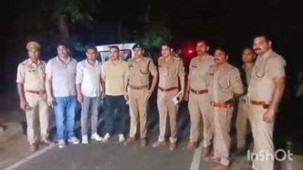 जानसठ: मीरापुर पुलिस और बदमाशों के बीच देर रात मुठभेड़, दो बदमाशों के पैर में लगी पुलिस की गोली, तमंचा और कारतूस बाइक से बरामद